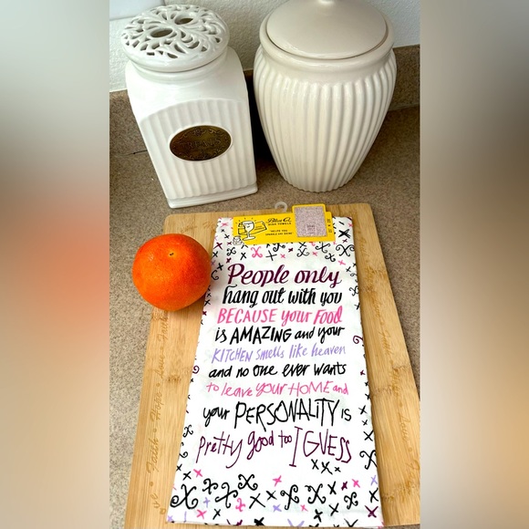 Blue Q Dish Towel, People only Hang Out With You…Your Food is Amazing! NWT - Picture 2 of 2